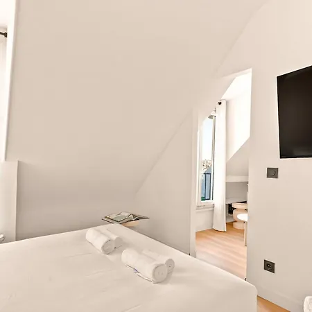 Luxe Sous Les Toits Vue Tour Eiffel - 1bdr-4p * Paříž